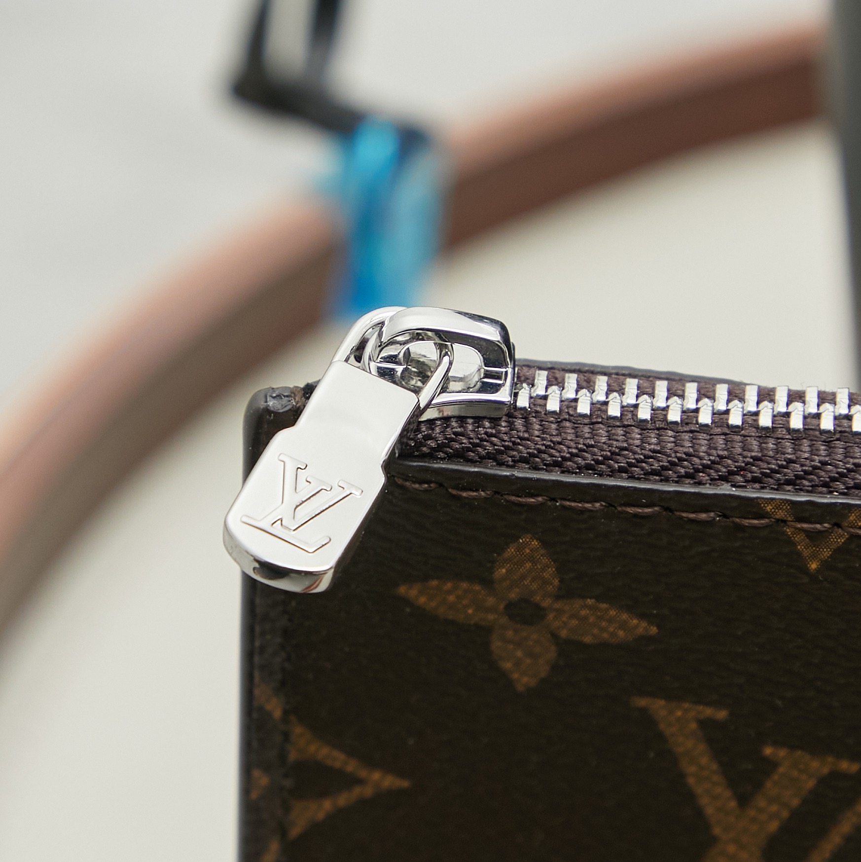 LV M11930 Neverfull MM classical  in New Version