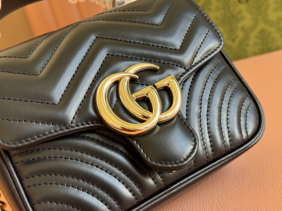 GG Marmont mini top handle bag  Black  | 811238