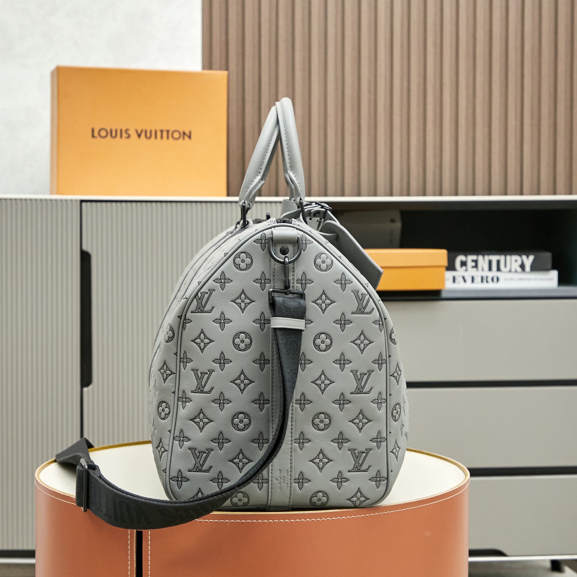  LV KEEPALL Monogram Shadow  Anthracite Gray  | M46117