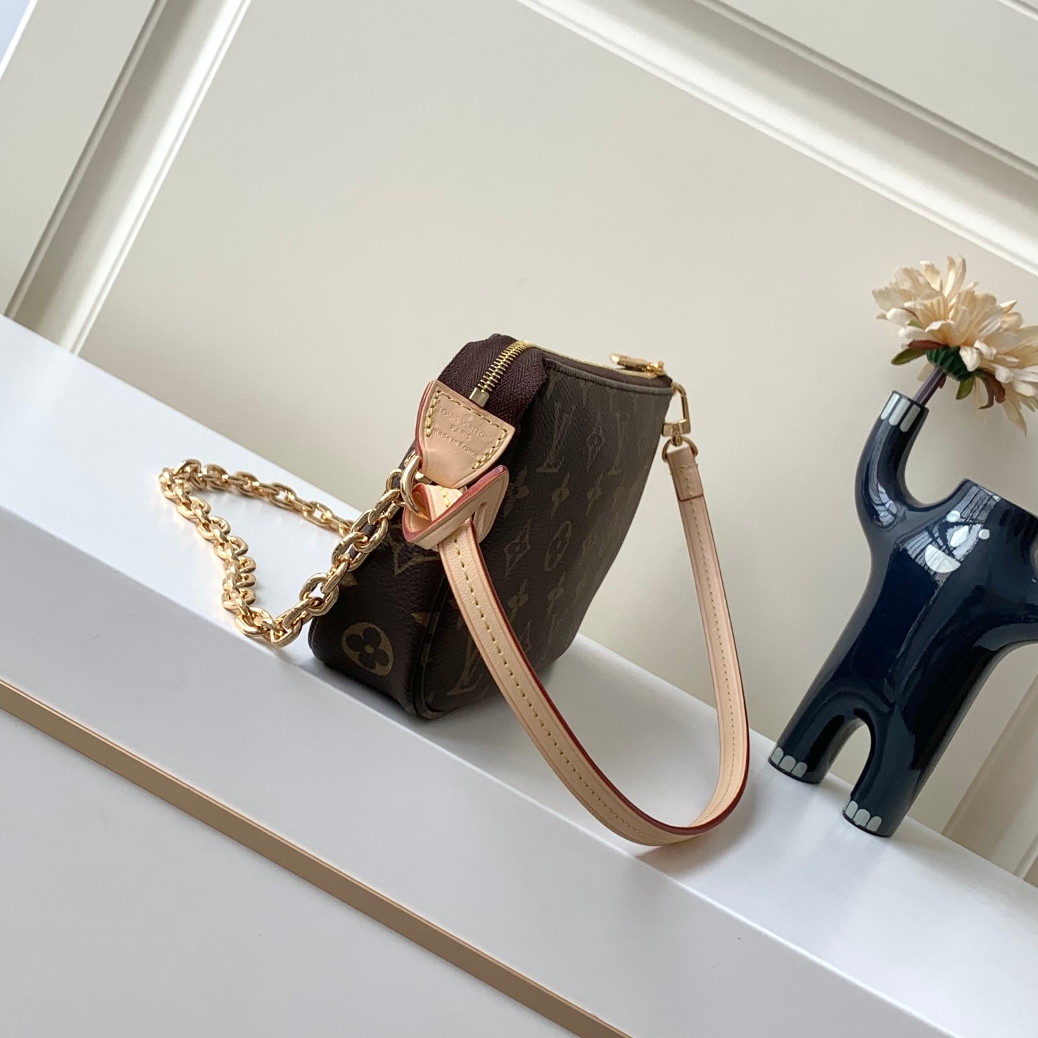  LV Pochette Accessoires Bag | M82766